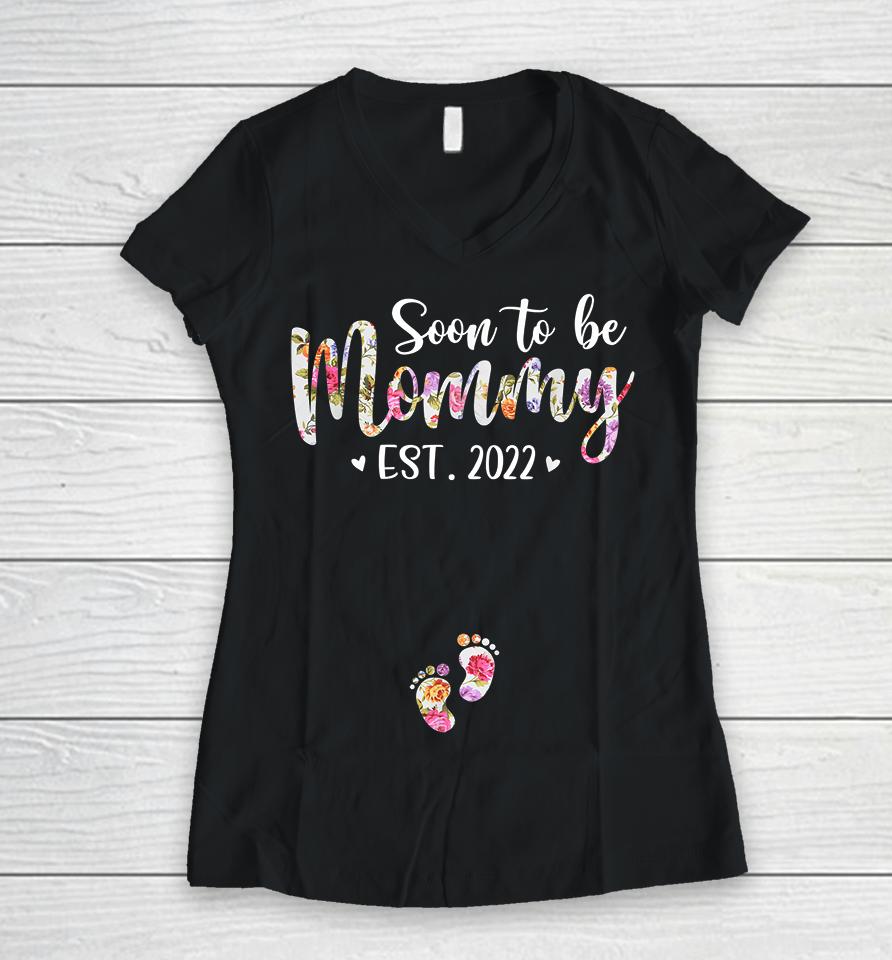 Soon To Be Mommy Est 2022 Pregnancy Announcement Women V-Neck T-Shirt