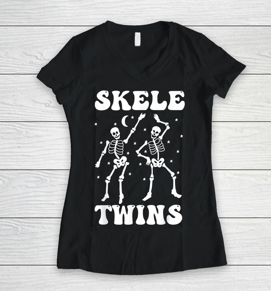 Twins Halloween Matching Skeletwins Funny Dancing Skeletons Women V-Neck T-Shirt