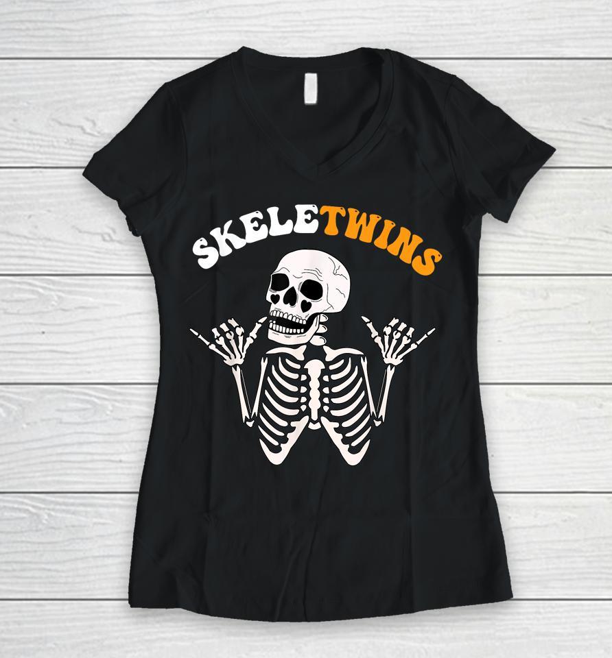 Twins Halloween Matching Skeletwins Funny Dancing Skeletons Women V-Neck T-Shirt
