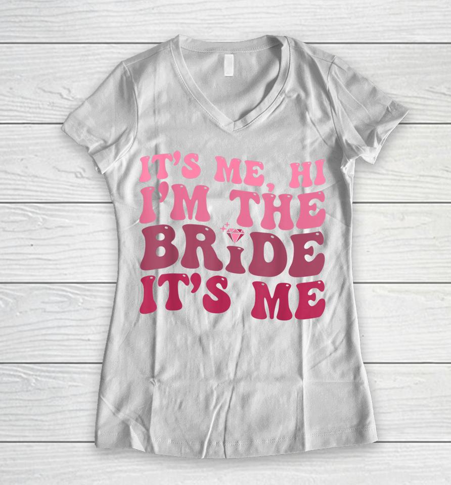 Women Bride Shirt Funny Its Me Hi I'm The Bride Its Me Women V-Neck T-Shirt